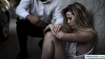 Kinky stories: walang tirahan na malabata na babae